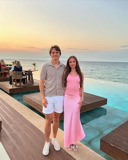 Lily Zneimer y Oscar Piastri se conocieron en un internado inglés y nunca más se separaron; ella estudia ingeniería y mantiene un bajo perfil (Foto: Instagram @oscarpiastri)