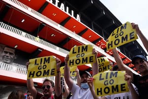"Lim go home", las pancartas que piden la salida inmediata del CEO de Valencia