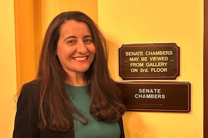 Limón es demócrata y fue elegida como senadora de California en 2020