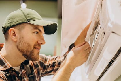 Limpiar el aire acondicionado es una tarea sencilla que puede realizarse tranquilamente sin la necesidad de un técnico