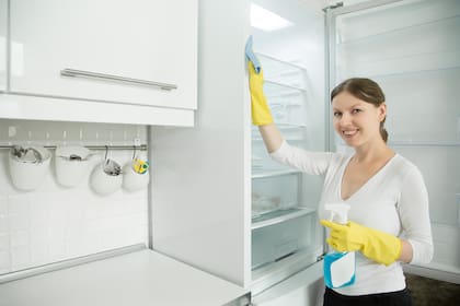 Limpiar la heladera es fundamental para evitar la proliferación de bacterias