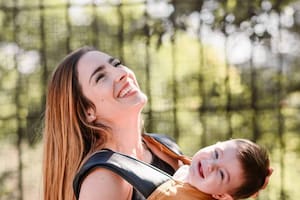 Lina Rivera conquista a sus seguidores en instagram con el porteo y las mochilas ergonómicas que vende.