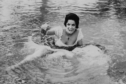 Linda Cristal en _El Alamo