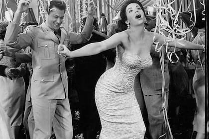 Linda Cristal y Tony Curtis en el film Vacaciones sin novia