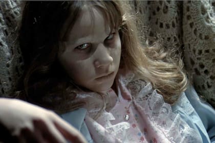 Linda Blair como Regan en El exorcista (1973).