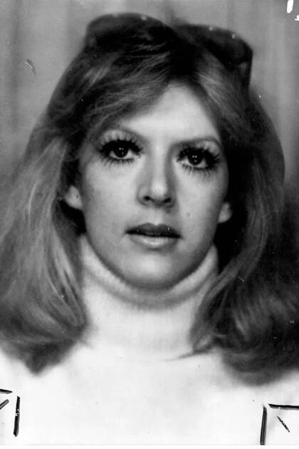 Linda Farrow fue asesinada cinco años después que Eve Stratford, pero de una forma muy similar, por lo que se sospecha que el criminal fue el mismo en ambos casos