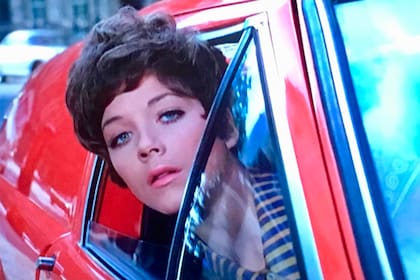 Linda Thorson, la encargada de tomar el lugar dejado por Diana Rigg
