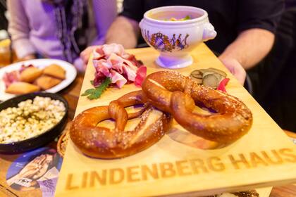 Lindenberg, la cervecería premiada de Saladillo tiene un menú de inspiración alemana.
