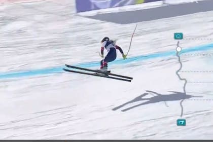 Lindsey Vonn sufrió una violenta caída al inicio de su prueba en Cortina d’Ampezzo