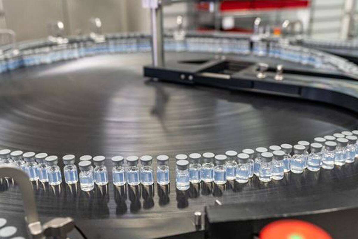 Línea de producción de la vacuna ARNm de Covid en la planta de Pfizer, en Kalamazoo