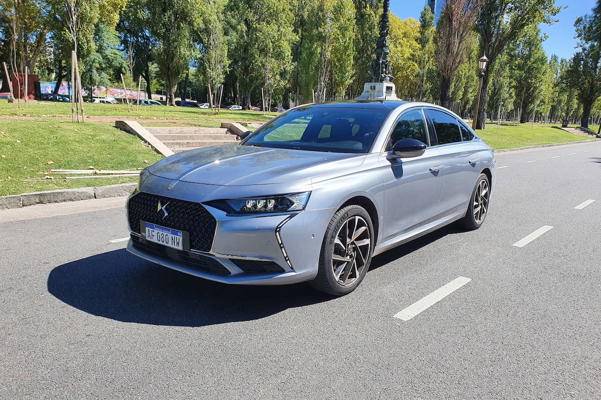 Líneas elegantes y estilizadas para el DS 9