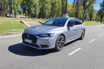 Líneas elegantes y estilizadas para el DS 9