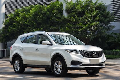 Líneas sobrias y modernas para el DFSK Glory 580