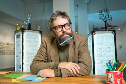 A tono con estos tiempos de encuentros virtuales, hoy, a las 19, Liniers presentará un libro por Instagram