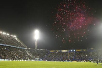 Liniers vivió una noche de fiesta con el partido en el que Jaguares goleó a Brumbies para pasar a la final del Súper Rugby.