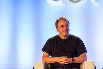 El 25 de agosto de 1991, un estudiante finlandés de 21 años posteó el código fuente del primer kernel de lo que terminaría llamándose Linux; en la foto, Linus Torvalds, aquel estudiante, hoy de 51 años, en una conferencia en Canadá