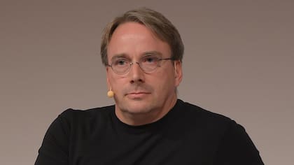 Linus Torvalds hizo público su proyecto para crear un nuevo sistema operativo el 25 de agosto de 1991