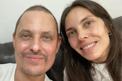 Lío Pecoraro junto a su hermana Laura, que fue quien le donó la médula ósea para realizarse el trasplante