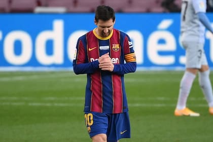 Lionel Messi tiene su futuro en sus manos, mientras los medios europeos intentan sacarlo de La Liga, retenerlo en el Barcelona o atraerlo a París.