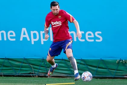 Lionel Messi volvió a entrenarse este lunes en la ciudad deportiva Joan Gamper; lo hizo solo, el martes se uniría al resto del plantel