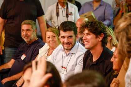 Lionel Chiarella, presidente de la UCR, junto a Martín Lousteau en el Plenario de la UCR para la renovación de autoridades.