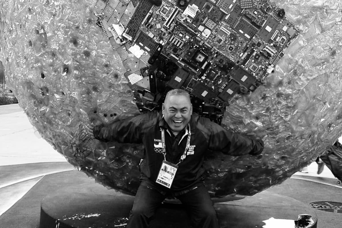 Lionel Elika Fatupaito, entrenador de boxeo.