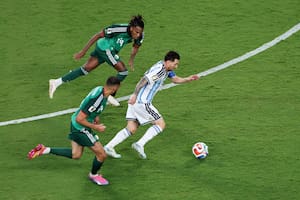La magia de Messi marca la diferencia: la selección le gana a Argelia en el debut del Mundial