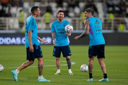 Lionel Messi, Ángel Di María y Rodrigo de Paul, tres de los jugadores más importantes de la selección argentina