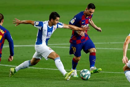 Lionel Messi aportó algunos chispazos en Barcelona, que le pone presión al puntero Real Madrid