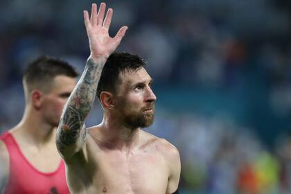 Lionel Messi arrancará en el banco de suplentes, pero si ingresa y la Argentina vence a Jamaica se convertirá en el quinto futbolista en llegar a 100 triunfos con su selección