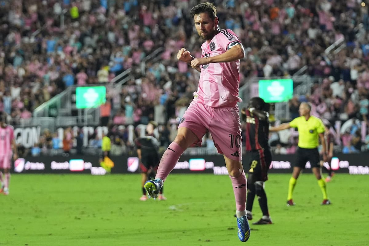 Lionel Messi, ausente el viernes en la selección, festeja este sábado uno de sus dos goles a Atlanta United; el martes estaría disponible para el amistoso contra Puerto Rico.