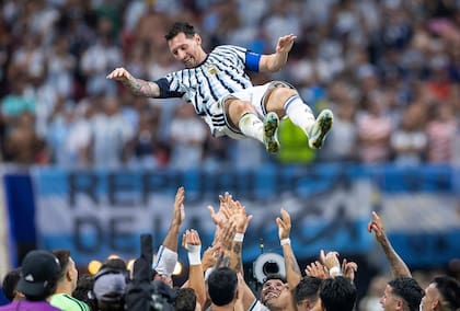 Lionel Messi brilló en los últimos minutos ante Egipto y, con un gol y una asistencia, fue clave para el triunfo albiceleste