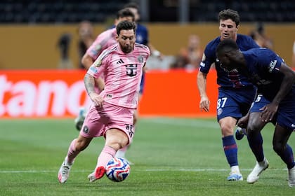 Lionel Messi casi no participó del juego en la derrota de Inter Miami ante PSG 4 a 0