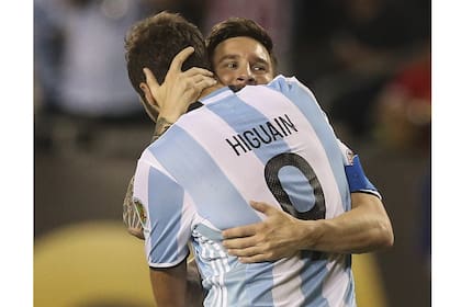 Lionel Messi le disputará a un ex compañero de la selección ser el máximo artillero de Inter