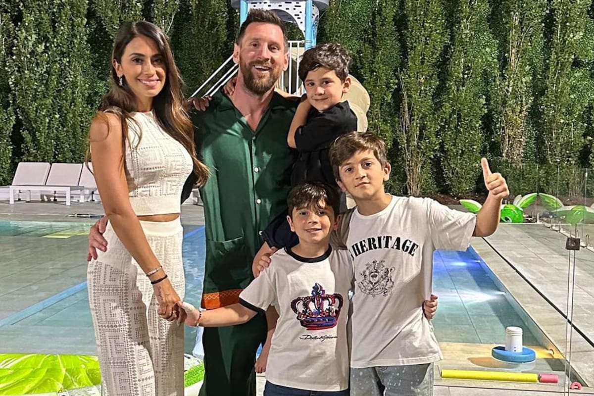Lionel Messi compartió fotos familiares y dos detalles llamaron la atención (Foto Instagram @antonelaroccuzzo)