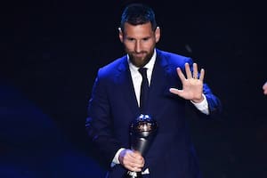 Lionel Messi, con el trofeo The Best