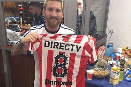 Lionel Messi y el regalo que recibió de Damonte: su camiseta