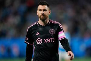 Lionel Messi, con la cinta de capitán, buscará guiar a Inter Miami hacia una temporada de ensueño junto a otros ex Barcelona
