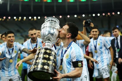 Lionel Messi con la Copa América, su primer título grande con la Argentina