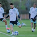 El 10 regresó a Ezeiza: la vuelta a la selección en 22 años, antes de su despedida contra Benín