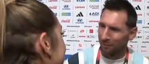 El curioso ida y vuelta de Messi con Sofi Martínez en zona mixta
