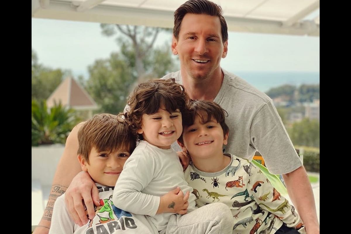 Lionel Messi con sus tres hijos: Thiago (7), Mateo (4) y Ciro (2): la foto que publicó Antonela en las redes.