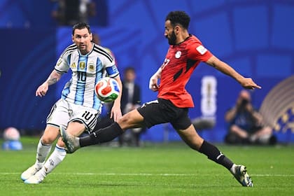 Lionel Messi contra Mohanad Lasheen