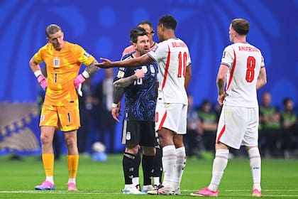 Lionel Messi discute con Jude Bellingham, el principal foco de los jugadores argentinos