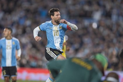 Lionel Messi disputa su ultimo partido despidiendose de La Seleccion Argentina, en el Amistoso FIFA entre la seleccion Argentina de Futbol y el Seleccionado de Benin, en el Estadio Monumental, Buenos Aires Argentina, el 6 de Octubre de 2026.