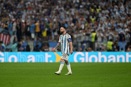 Lionel Messi durante la final del Mundial de Qatar; de fondo, la publicidad de Globant