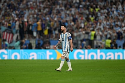 Lionel Messi durante la final del Mundial de Qatar; de fondo, la publicidad de Globant