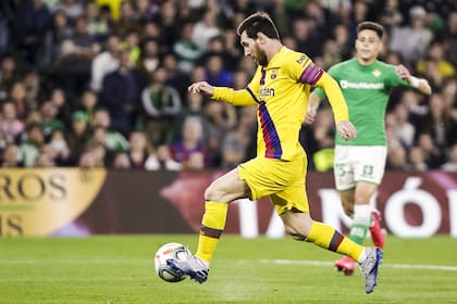Lionel Messi, en acción; hoy, no hay fecha de lo que puede ser su regreso a una cancha