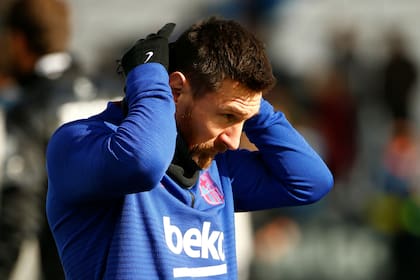 Lionel Messi, en el calentamiento previo al comienzo del partido frente a Leganés, por la fecha 14 de la Liga de España.