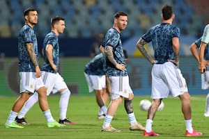 Lionel Messi, en el centro de la práctica, en busca de la final del Copa América Brasil 2021; el seleccionado local ya se clasificó para el partido decisivo en el Maracána, el sábado próximo